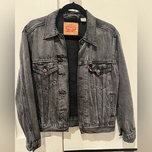Womens Levi faded black jean jacket small